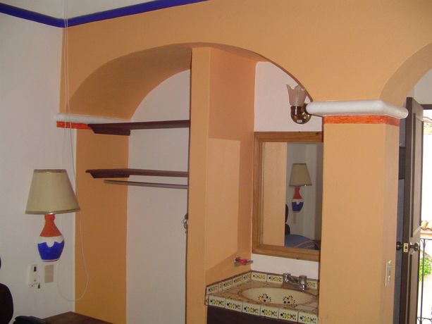 Imagen de los exteriores del Hotel and Suites Coral. Foto 7