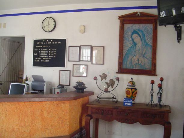 Imagen de los exteriores del Hotel and Suites Coral. Foto 9