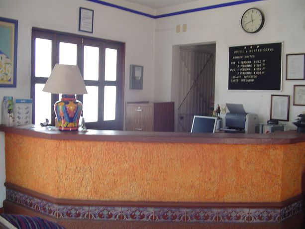 Imagen de los exteriores del Hotel and Suites Coral. Foto 10