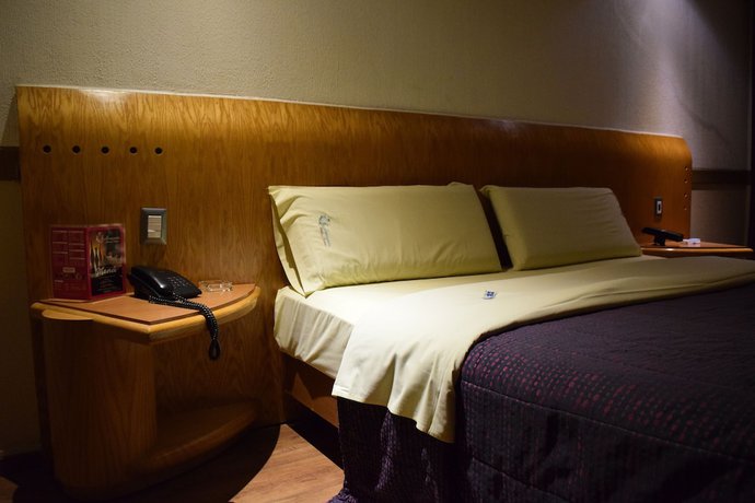 Imagen de la habitación del Hotel and Suites La Marquesa. Foto 8