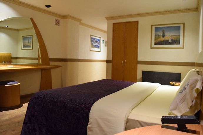 Imagen de la habitación del Hotel and Suites La Marquesa. Foto 16