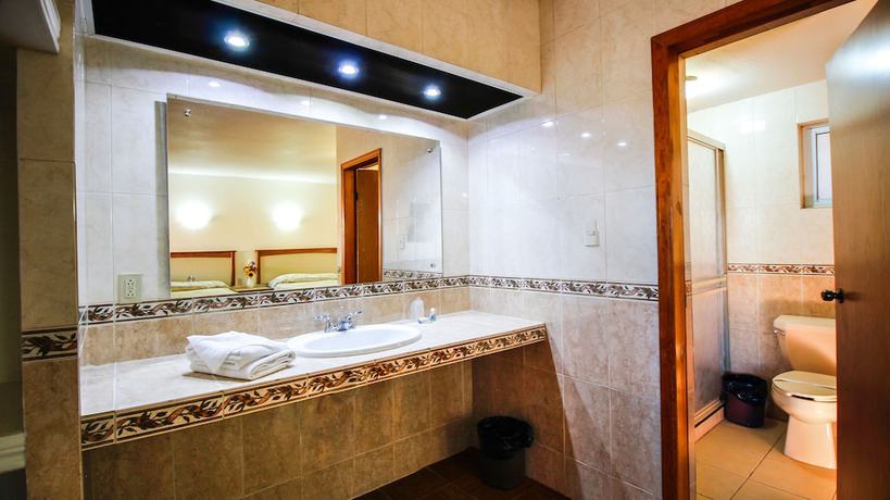Imagen de la habitación del Hotel and Suites Marrod. Foto 3