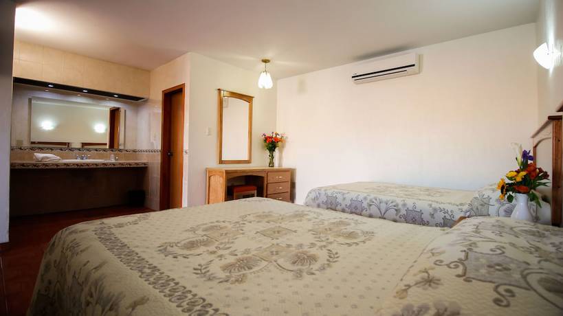Imagen de la habitación del Hotel and Suites Marrod. Foto 5
