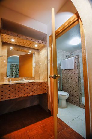 Imagen de la habitación del Hotel and Suites Marrod. Foto 17