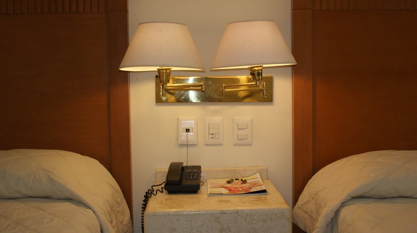 Imagen de la habitación del Hotel and Suites Nader. Foto 3