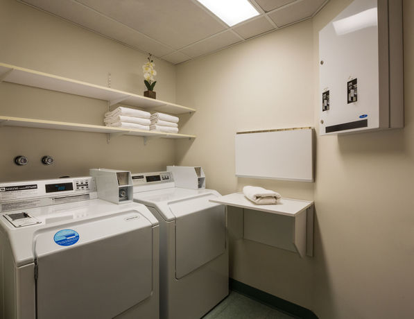 Imagen de los interiores del Hotel and Suites Normandin L&eacute;vis. Foto 13