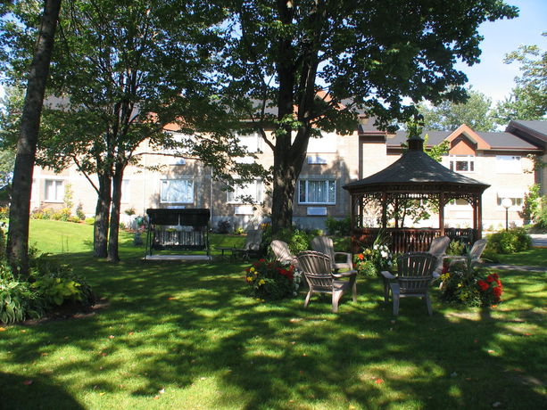 Imagen de los exteriores del Hotel and Suites Normandin L&eacute;vis. Foto 12