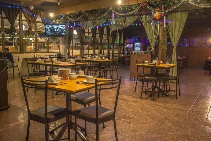 Imagen del bar/restaurante del Hotel and Suites Posada Molina. Foto 15