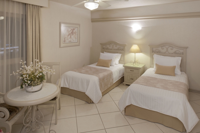 Imagen de la habitación del Hotel and Suites Quinta Magna. Foto 8