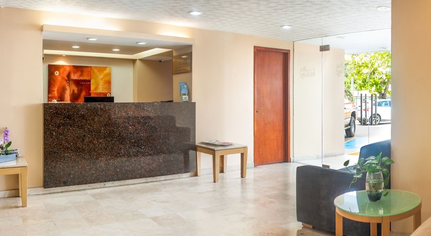 Imagen de los interiores del Hotel and Suites Real Del Lago. Foto 16