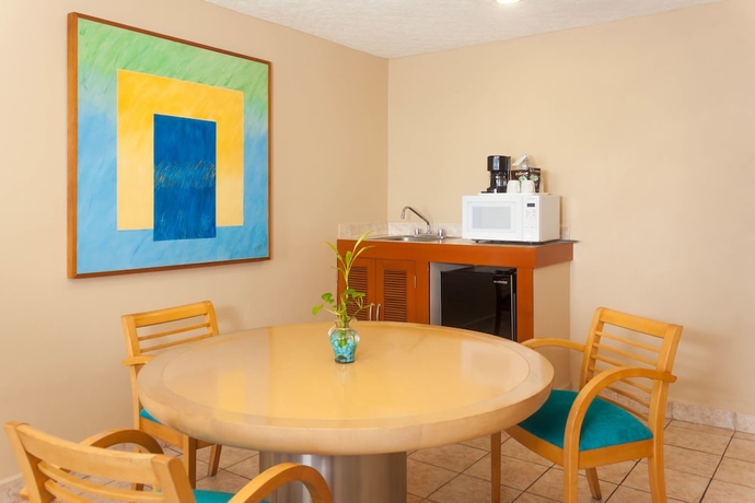 Imagen de la habitación del Hotel and Suites Real Del Lago. Foto 9