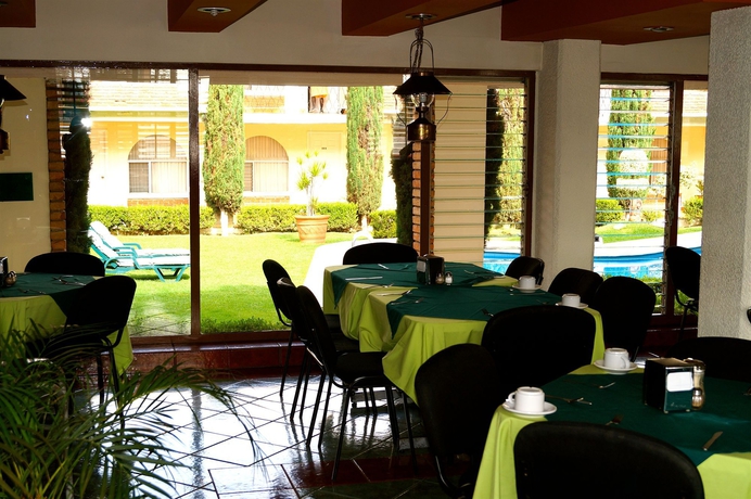 Imagen del bar/restaurante del Hotel and Suites Villa Del Sol. Foto 1