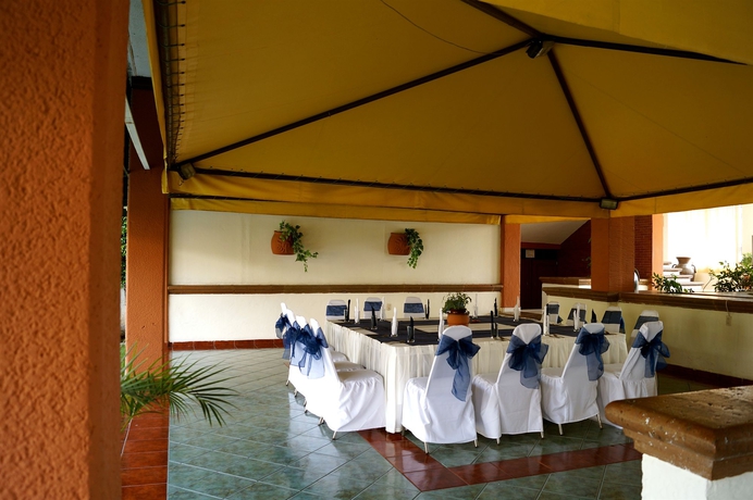 Imagen de los interiores del Hotel and Suites Villa Del Sol. Foto 10