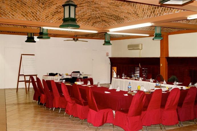 Imagen de los interiores del Hotel and Suites Villa Del Sol. Foto 16