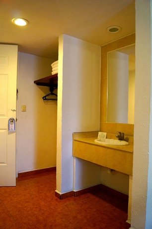 Imagen de la habitación del Hotel and Suites Villa Del Sol. Foto 5