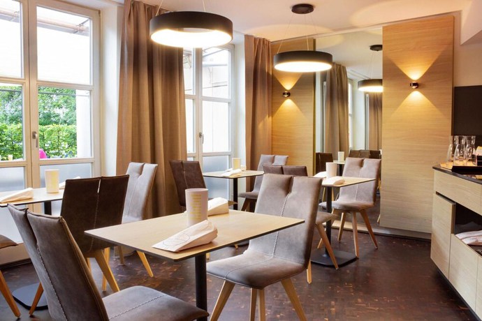 Imagen del bar/restaurante del Hotel and Tafernwirtschaft zum Fischer. Foto 7