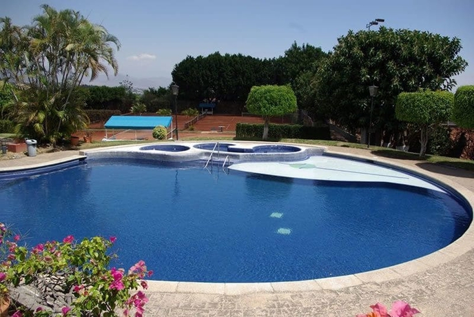 Imagen de la piscina del Hotel and Villa Internacional De Tenis. Foto 19
