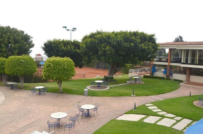 Imagen de los exteriores del Hotel and Villa Internacional De Tenis. Foto 8