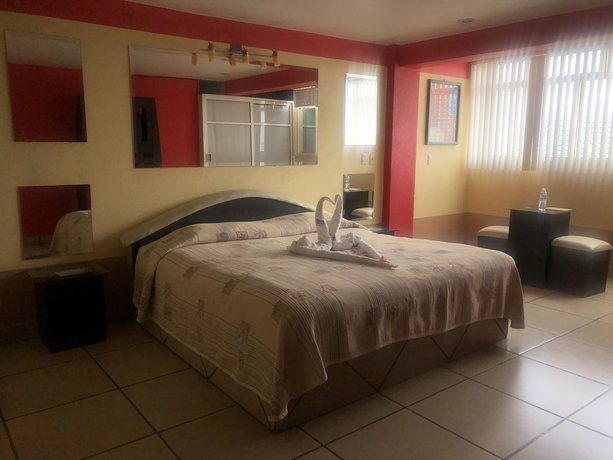 Imagen de la habitación del Hotel and Villas Monarca Circuito. Foto 5