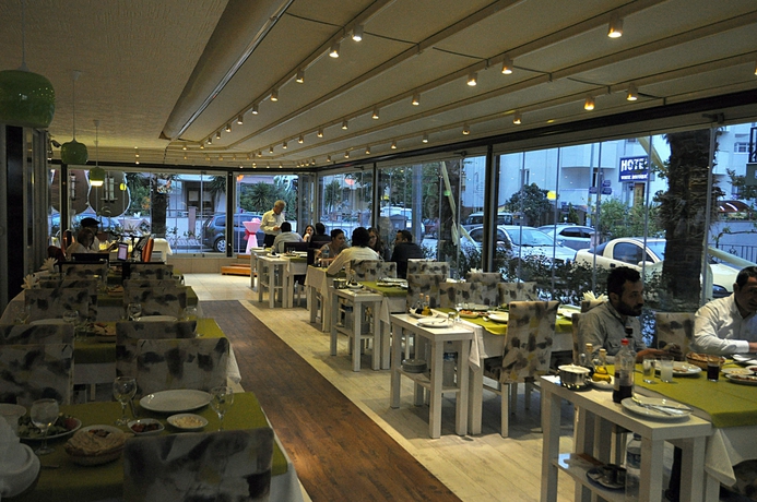 Imagen del bar/restaurante del Hotel Şato Otel Lara. Foto 6