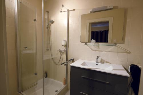 Imagen de la habitación del Hotel aux Deux Clefs, Metzeral. Foto 7