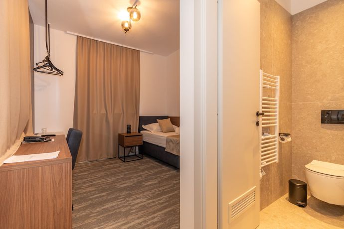 Imagen de la habitación del Hotel batuda. Foto 16