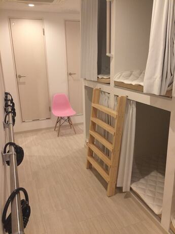 Imagen de la habitación del Hotel bnb+ Costelun Akiba - Hostel, Caters to Women. Foto 20