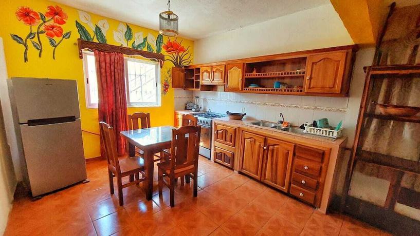 Imagen de la habitación del Hotel bungalows mirna manzanillo. Foto 9