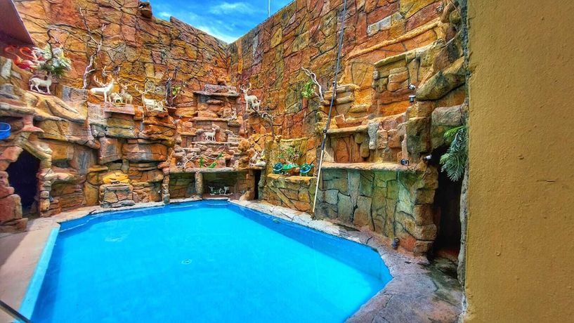 Imagen de la piscina del Hotel bungalows mirna manzanillo. Foto 15