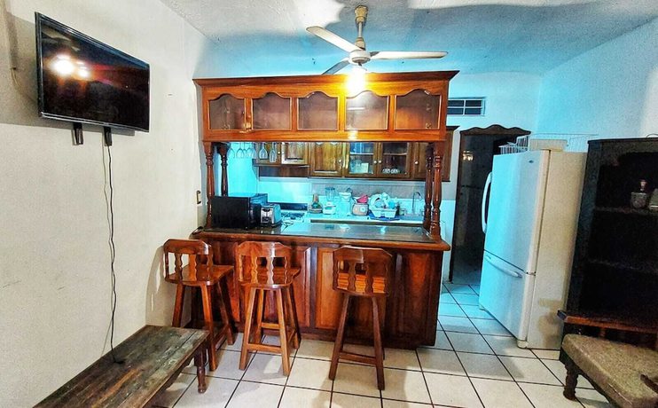 Imagen de la habitación del Hotel bungalows mirna manzanillo. Foto 10