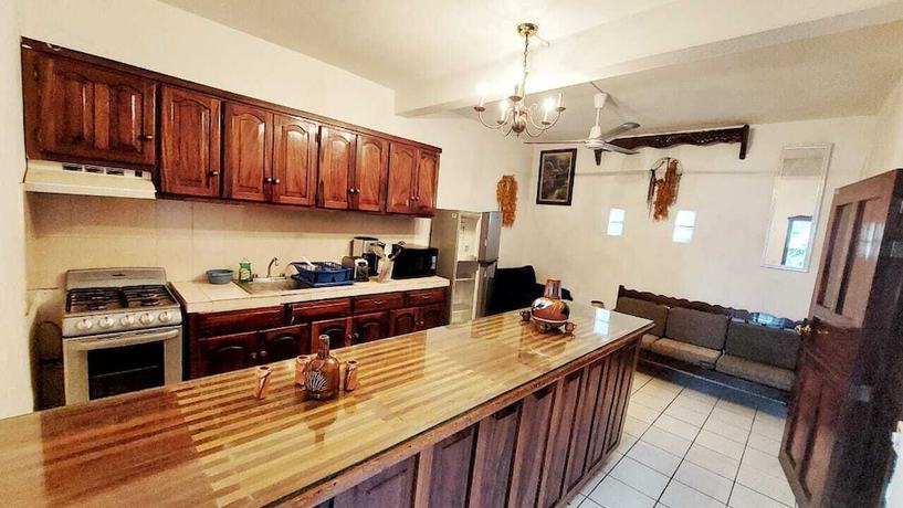 Imagen de la habitación del Hotel bungalows mirna manzanillo. Foto 14