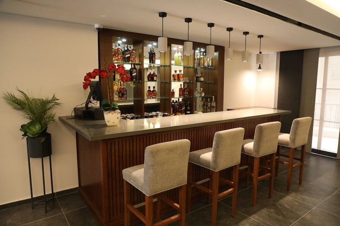 Imagen del bar/restaurante del Hotel byblos palms hotel. Foto 1