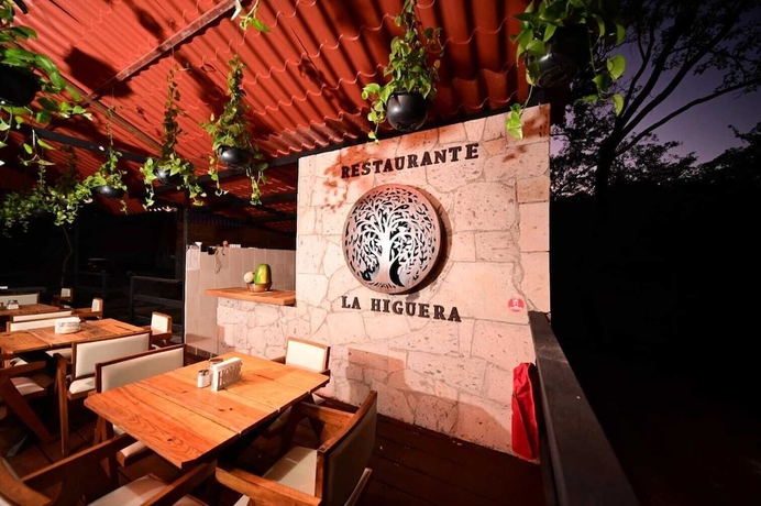 Imagen del bar/restaurante del Hotel caba&ntilde;as yyukkai. Foto 4