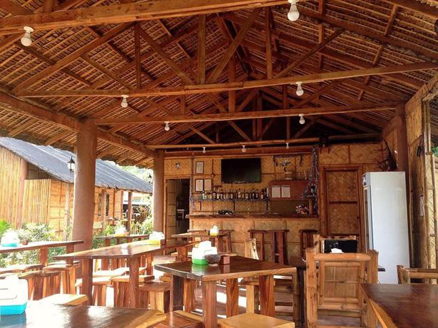 Imagen del bar/restaurante del Hotel calayo beach resort. Foto 6