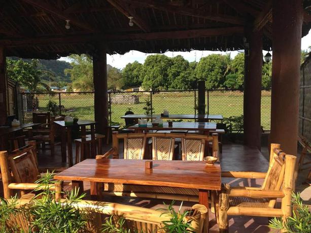 Imagen del bar/restaurante del Hotel calayo beach resort. Foto 7