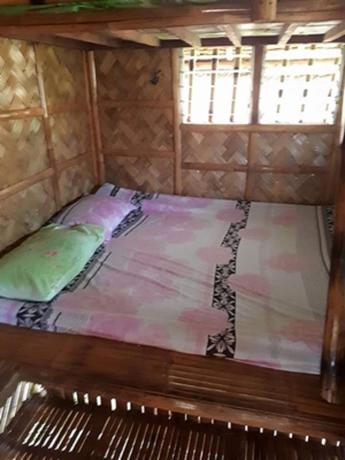 Imagen de la habitación del Hotel calayo beach resort. Foto 12