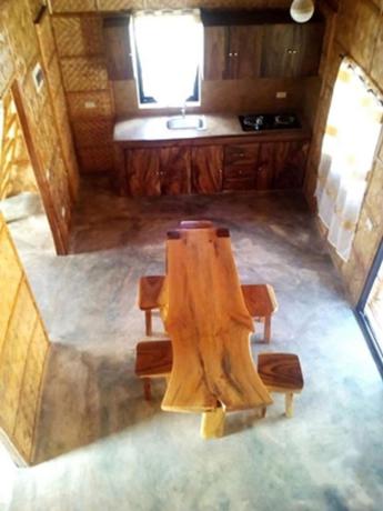 Imagen de la habitación del Hotel calayo beach resort. Foto 14