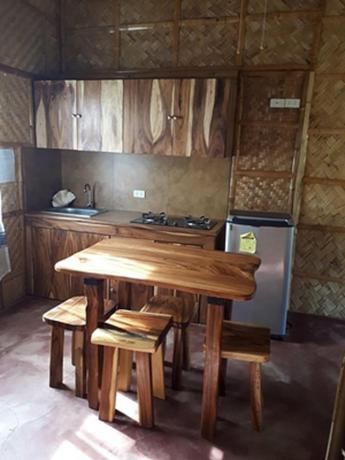 Imagen de la habitación del Hotel calayo beach resort. Foto 17