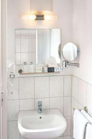 Imagen de la habitación del Hotel centraHOTEL. Foto 19