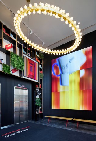 Imagen de los interiores del Hotel citizenM Boston Back Bay. Foto 9