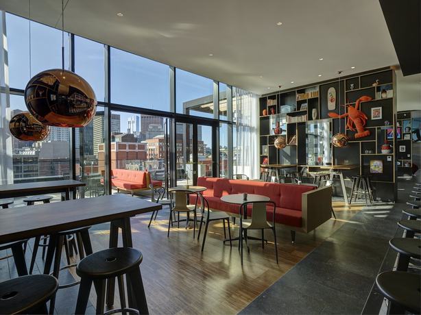 Imagen de los interiores del Hotel citizenM Boston North Station. Foto 16