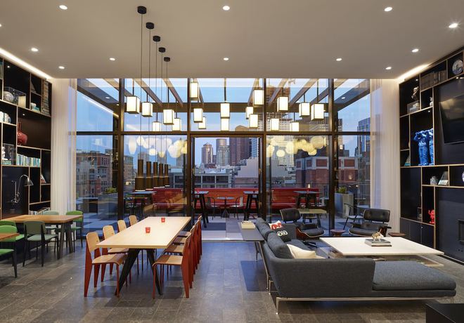 Imagen de los interiores del Hotel citizenM Boston North Station. Foto 17