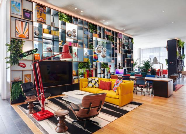 Imagen de los interiores del Hotel citizenM Dublin St Patrick's. Foto 5