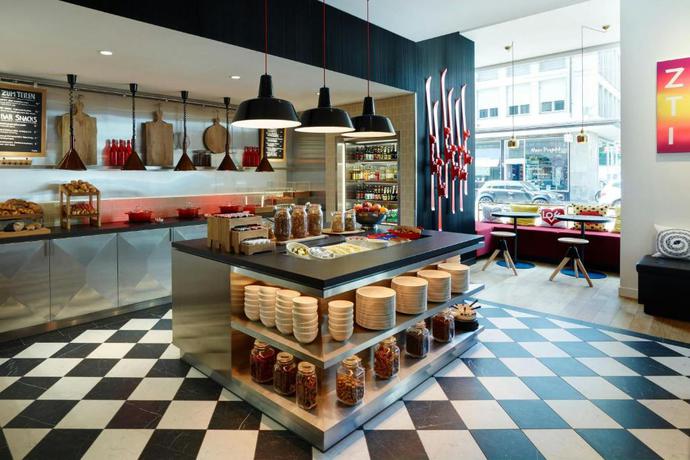 Imagen del bar/restaurante del Hotel citizenM Zürich. Foto 2