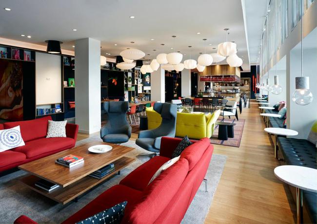 Imagen de los interiores del Hotel citizenM Zürich. Foto 9