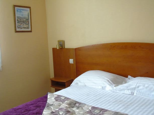 Imagen de la habitación del Hotel de Bordeaux, Clermont-Ferrand. Foto 4