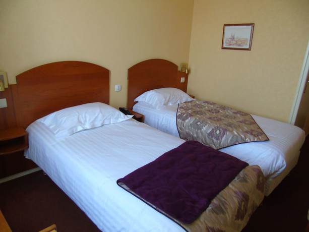 Imagen de la habitación del Hotel de Bordeaux, Clermont-Ferrand. Foto 5
