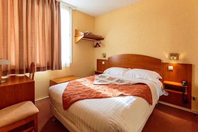 Imagen de la habitación del Hotel de Bordeaux, Clermont-Ferrand. Foto 7