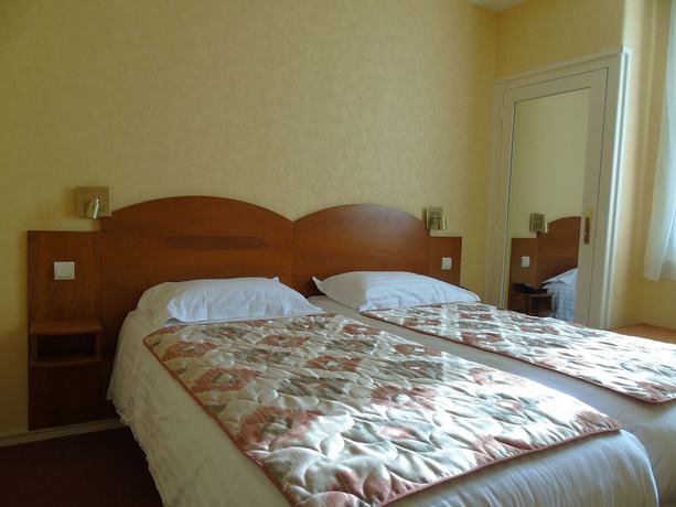 Imagen de la habitación del Hotel de Bordeaux, Clermont-Ferrand. Foto 9