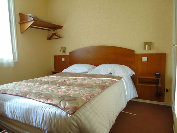 Imagen de la habitación del Hotel de Bordeaux, Clermont-Ferrand. Foto 11